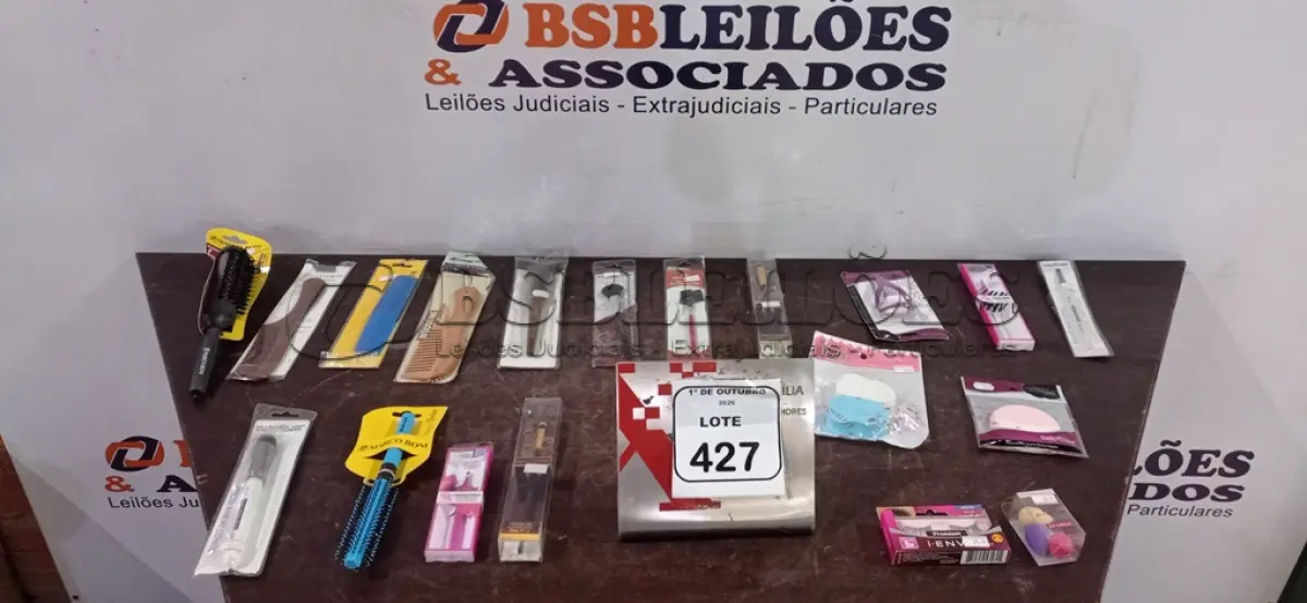 LOTE 427 - 01 LOTE COM UTENSÍLIOS DE HIGIENE E CUIDADOS PESSOAIS DIVERSOS. (NO ESTADO) ATENÇÃO! FAZER A VISITAÇÃO ANTES DE ARREMATAR, NÃO SABEMOS SE FUNCIONA, LEILÃO NÃO TEM GARANTIA E NEM DEVOLUÇÃO, SUJEITO A POSSÍVEIS AVARIAS VISÍVEIS/OCULTAS E/OU AUSÊNCIA DE COMPONENTES.