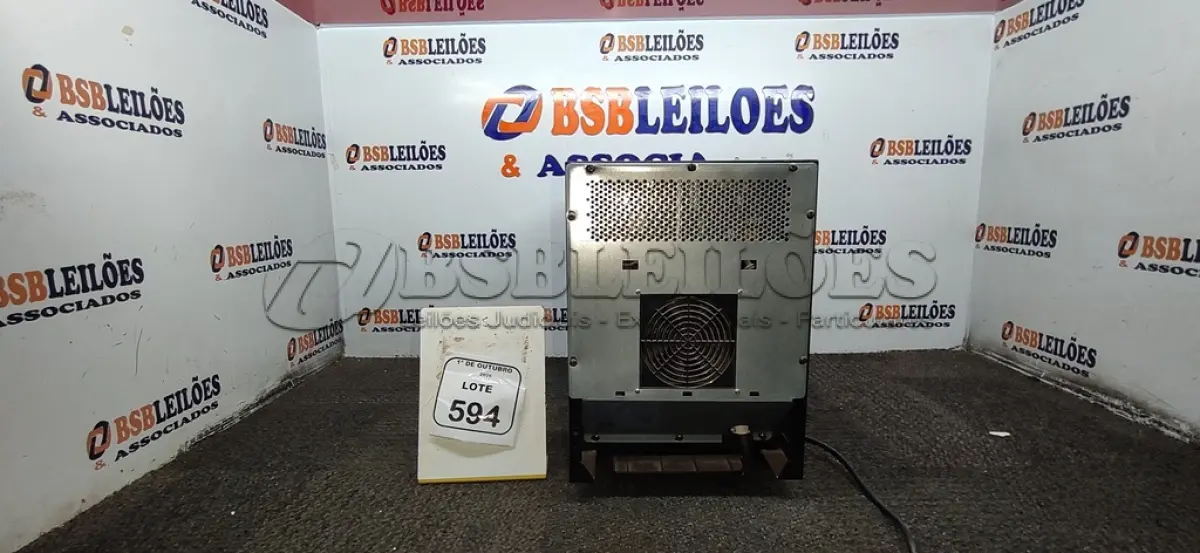 LOTE 594 - 01 ADEGA DE VINHOS MARCA SPICY. (NO ESTADO) ATENÇÃO! FAZER A VISITAÇÃO ANTES DE ARREMATAR, NÃO SABEMOS SE FUNCIONA, LEILÃO NÃO TEM GARANTIA E NEM DEVOLUÇÃO, SUJEITO A POSSÍVEIS AVARIAS VISÍVEIS/OCULTAS E/OU AUSÊNCIA DE COMPONENTES.