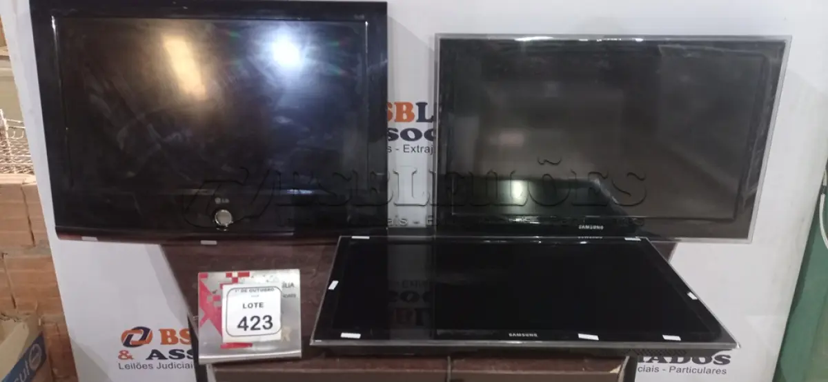 LOTE 423 - 03 TVS DE MARCAS E MODELOS DIVERSOS PARA RETIRADA DE PEÇAS. (NO ESTADO) ATENÇÃO! FAZER A VISITAÇÃO ANTES DE ARREMATAR, NÃO SABEMOS SE FUNCIONA, LEILÃO NÃO TEM GARANTIA E NEM DEVOLUÇÃO, SUJEITO A POSSÍVEIS AVARIAS VISÍVEIS/OCULTAS E/OU AUSÊNCIA DE COMPONENTES.