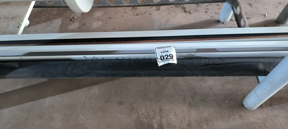LOTE 029 - 02 TELAS DE PROJEÇÃO. (NO ESTADO) ATENÇÃO! FAZER A VISITAÇÃO ANTES DE ARREMATAR, NÃO SABEMOS SE FUNCIONA, LEILÃO NÃO TEM GARANTIA E NEM DEVOLUÇÃO, SUJEITO A POSSÍVEIS AVARIAS VISÍVEIS/OCULTAS E/OU AUSÊNCIA DE COMPONENTES.