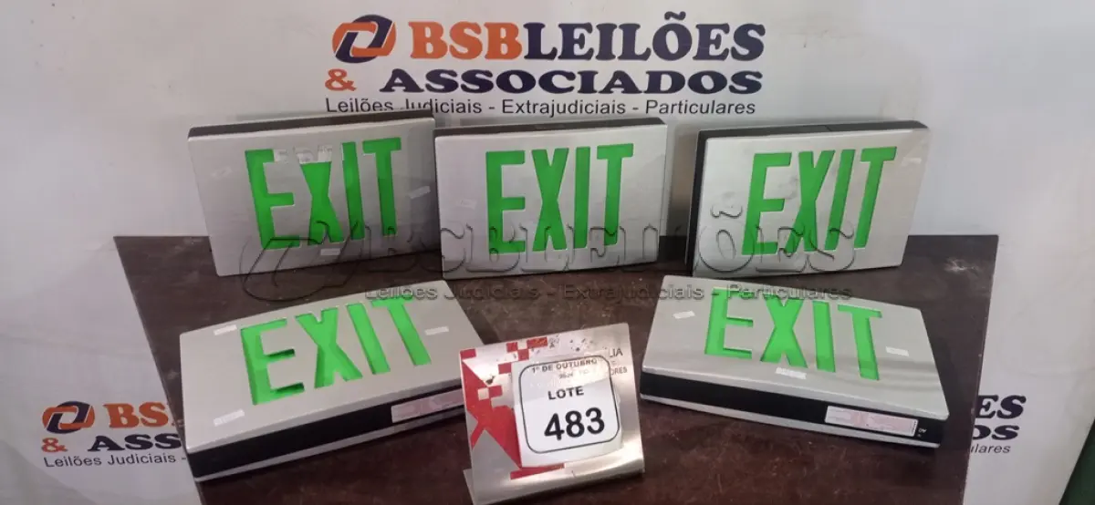 LOTE 483 - 05 PLACAS LUMINOSAS DE EXIT. (NO ESTADO) ATENÇÃO! FAZER A VISITAÇÃO ANTES DE ARREMATAR, NÃO SABEMOS SE FUNCIONA, LEILÃO NÃO TEM GARANTIA E NEM DEVOLUÇÃO, SUJEITO A POSSÍVEIS AVARIAS VISÍVEIS/OCULTAS E/OU AUSÊNCIA DE COMPONENTES.