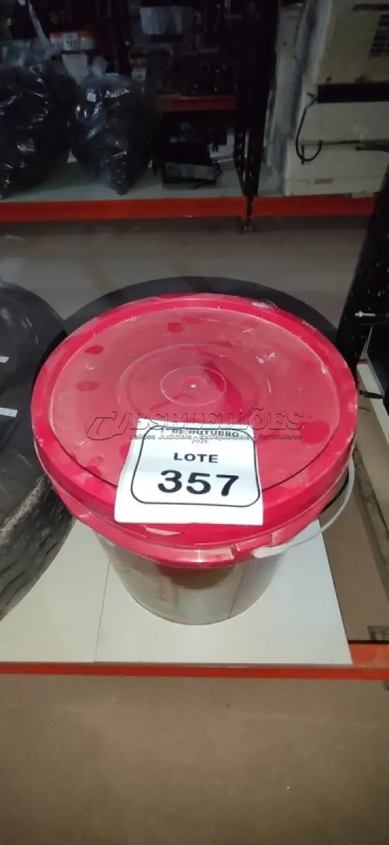 LOTE 357 - 01 BALDE DE TINTA DE PISOS ACRÍLICO PREMIUM NA COR VERMELHO SEGURANÇA FOSCO 18L MARCA RENNER. (NO ESTADO) ATENÇÃO! FAZER A VISITAÇÃO ANTES DE ARREMATAR, NÃO SABEMOS SE FUNCIONA, LEILÃO NÃO TEM GARANTIA E NEM DEVOLUÇÃO, SUJEITO A POSSÍVEIS AVARIAS VISÍVEIS/OCULTAS E/OU AUSÊNCIA DE COMPONENTES.
