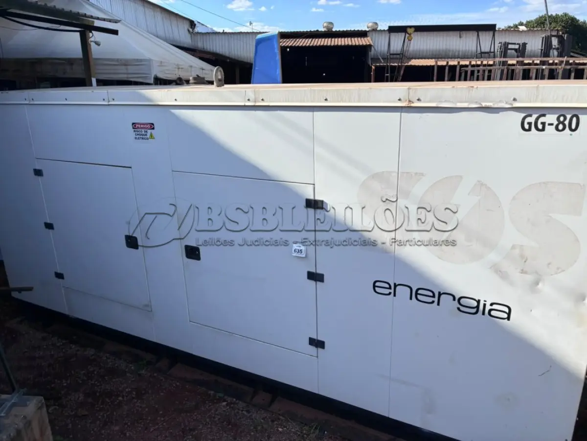 LOTE 635 - 01 GERADOR CABINADO, MOTOR DE SCANIA 06 CILINDROS, GERADOR WEG. (NO ESTADO) ATENÇÃO! FAZER A VISITAÇÃO ANTES DE ARREMATAR, NÃO SABEMOS SE FUNCIONA, LEILÃO NÃO TEM GARANTIA E NEM DEVOLUÇÃO, SUJEITO A POSSÍVEIS AVARIAS VISÍVEIS/OCULTAS E/OU AUSÊNCIA DE COMPONENTES.