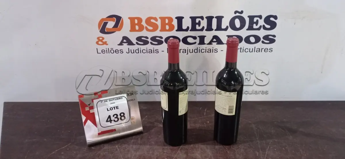 LOTE 438 - 02 GARRAFAS DE VINHO TINTO MALBEC ALTO ARGENTINO 2022 DE 750ML MARCA ANGÉLICA ZAPATA. (NO ESTADO) ATENÇÃO! FAZER A VISITAÇÃO ANTES DE ARREMATAR, NÃO SABEMOS SE FUNCIONA, LEILÃO NÃO TEM GARANTIA E NEM DEVOLUÇÃO, SUJEITO A POSSÍVEIS AVARIAS VISÍVEIS/OCULTAS E/OU AUSÊNCIA DE COMPONENTES.