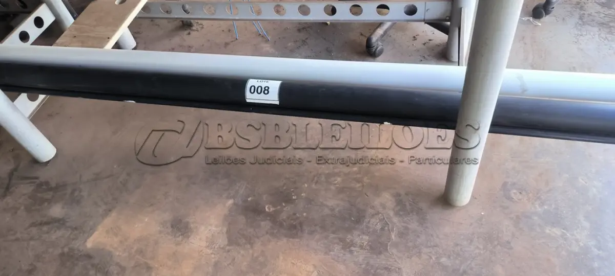 LOTE 008 - 02 TELAS PARA PROJEÇÃO. (NO ESTADO) ATENÇÃO! FAZER A VISITAÇÃO ANTES DE ARREMATAR, NÃO SABEMOS SE FUNCIONA, LEILÃO NÃO TEM GARANTIA E NEM DEVOLUÇÃO, SUJEITO A POSSÍVEIS AVARIAS VISÍVEIS/OCULTAS E/OU AUSÊNCIA DE COMPONENTES.