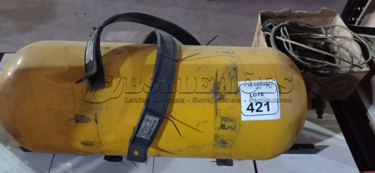 LOTE 421 - 01 CILINDRO DE GÁS AUTOMOTIVO. (NO ESTADO) ATENÇÃO! FAZER A VISITAÇÃO ANTES DE ARREMATAR, NÃO SABEMOS SE FUNCIONA, LEILÃO NÃO TEM GARANTIA E NEM DEVOLUÇÃO, SUJEITO A POSSÍVEIS AVARIAS VISÍVEIS/OCULTAS E/OU AUSÊNCIA DE COMPONENTES.