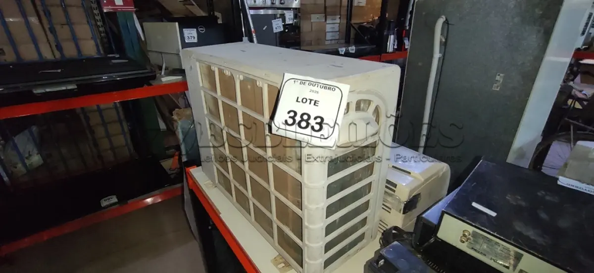 LOTE 383 - 01 AR CONDICIONADO MARCA KOMECO. (NO ESTADO) ATENÇÃO! FAZER A VISITAÇÃO ANTES DE ARREMATAR, NÃO SABEMOS SE FUNCIONA, LEILÃO NÃO TEM GARANTIA E NEM DEVOLUÇÃO, SUJEITO A POSSÍVEIS AVARIAS VISÍVEIS/OCULTAS E/OU AUSÊNCIA DE COMPONENTES.