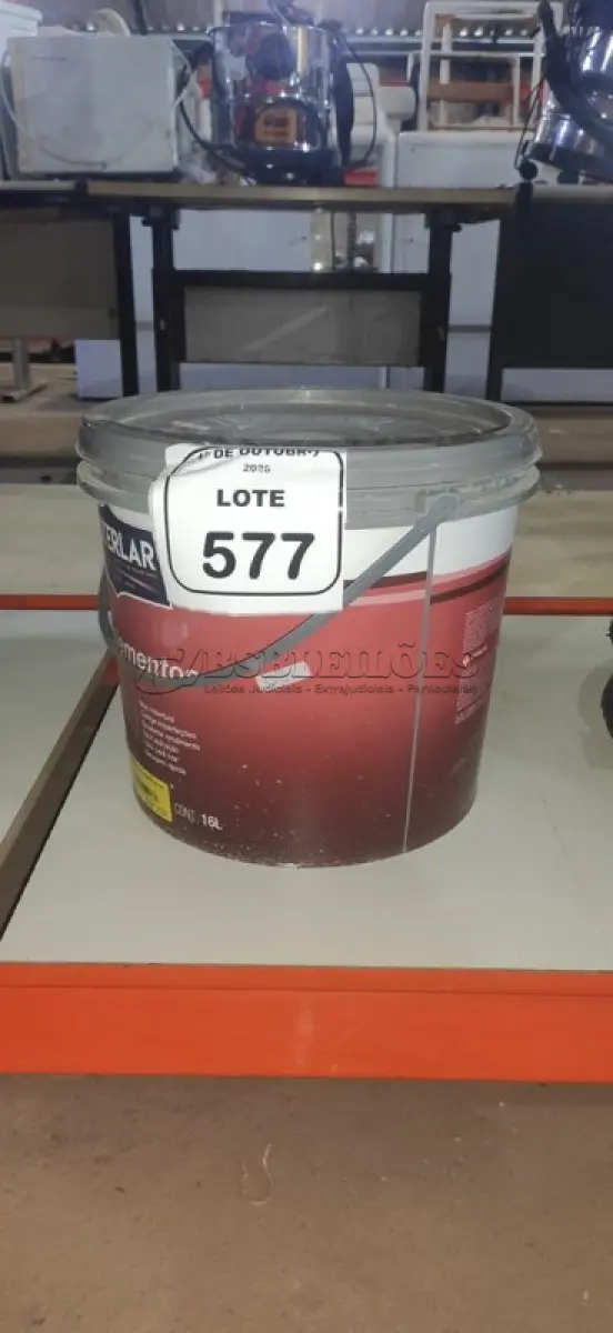 LOTE 577 - 01 BALDE DE TINTA PVA NA COR MARFIM DE 16L MARCA MISTERLAR. (NO ESTADO) ATENÇÃO! FAZER A VISITAÇÃO ANTES DE ARREMATAR, NÃO SABEMOS SE FUNCIONA, LEILÃO NÃO TEM GARANTIA E NEM DEVOLUÇÃO, SUJEITO A POSSÍVEIS AVARIAS VISÍVEIS/OCULTAS E/OU AUSÊNCIA DE COMPONENTES.