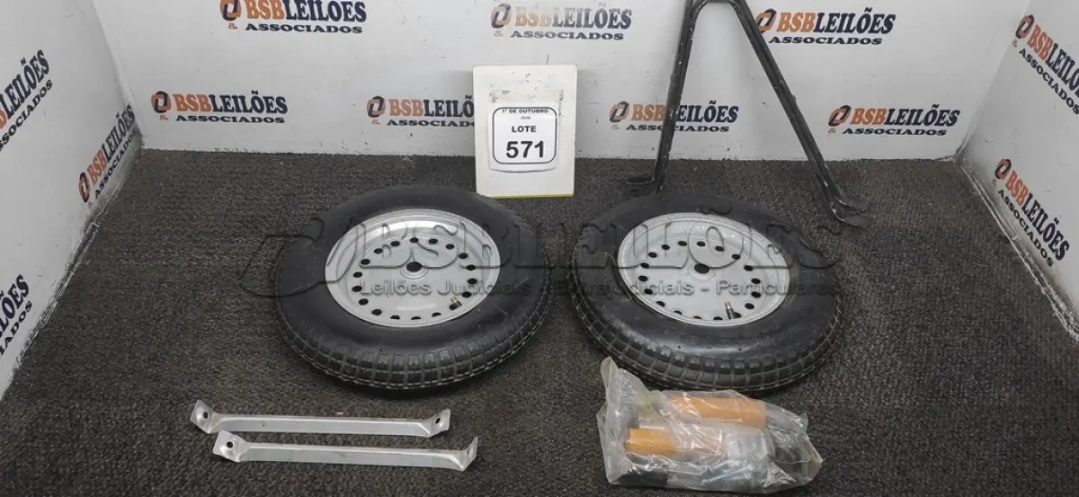 LOTE 571 - 02 RODAS DE CARRINHO DE MÃO COMPLETAS. (NO ESTADO) ATENÇÃO! FAZER A VISITAÇÃO ANTES DE ARREMATAR, NÃO SABEMOS SE FUNCIONA, LEILÃO NÃO TEM GARANTIA E NEM DEVOLUÇÃO, SUJEITO A POSSÍVEIS AVARIAS VISÍVEIS/OCULTAS E/OU AUSÊNCIA DE COMPONENTES.