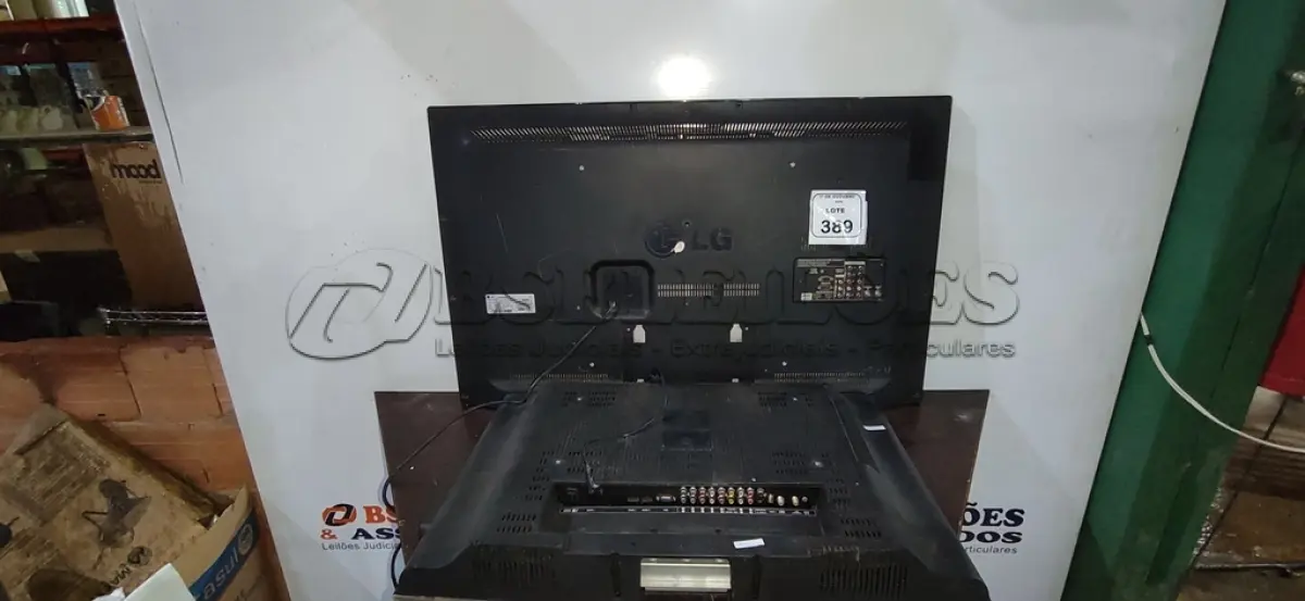 LOTE 389 - 01 TV 41’’ MARCA LG E 01 TV 31’’ MARCA PHILCO. (NO ESTADO) ATENÇÃO! FAZER A VISITAÇÃO ANTES DE ARREMATAR, NÃO SABEMOS SE FUNCIONA, LEILÃO NÃO TEM GARANTIA E NEM DEVOLUÇÃO, SUJEITO A POSSÍVEIS AVARIAS VISÍVEIS/OCULTAS E/OU AUSÊNCIA DE COMPONENTES.