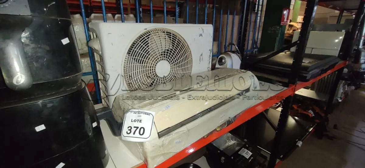 LOTE 370 - 01 AR CONDICIONADO MARCA SAMSUNG. (NO ESTADO) ATENÇÃO! FAZER A VISITAÇÃO ANTES DE ARREMATAR, NÃO SABEMOS SE FUNCIONA, LEILÃO NÃO TEM GARANTIA E NEM DEVOLUÇÃO, SUJEITO A POSSÍVEIS AVARIAS VISÍVEIS/OCULTAS E/OU AUSÊNCIA DE COMPONENTES.