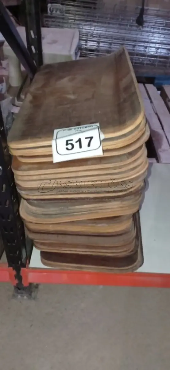LOTE 517 - 40 PLACAS DE MADEIRA. (NO ESTADO) ATENÇÃO! FAZER A VISITAÇÃO ANTES DE ARREMATAR, NÃO SABEMOS SE FUNCIONA, LEILÃO NÃO TEM GARANTIA E NEM DEVOLUÇÃO, SUJEITO A POSSÍVEIS AVARIAS VISÍVEIS/OCULTAS E/OU AUSÊNCIA DE COMPONENTES.