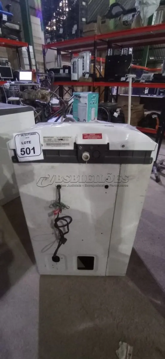 LOTE 501 - 01 MÁQUINA DE LAVAR 5KG 220V MARCA BRASTEMP. (NO ESTADO) ATENÇÃO! FAZER A VISITAÇÃO ANTES DE ARREMATAR, NÃO SABEMOS SE FUNCIONA, LEILÃO NÃO TEM GARANTIA E NEM DEVOLUÇÃO, SUJEITO A POSSÍVEIS AVARIAS VISÍVEIS/OCULTAS E/OU AUSÊNCIA DE COMPONENTES.