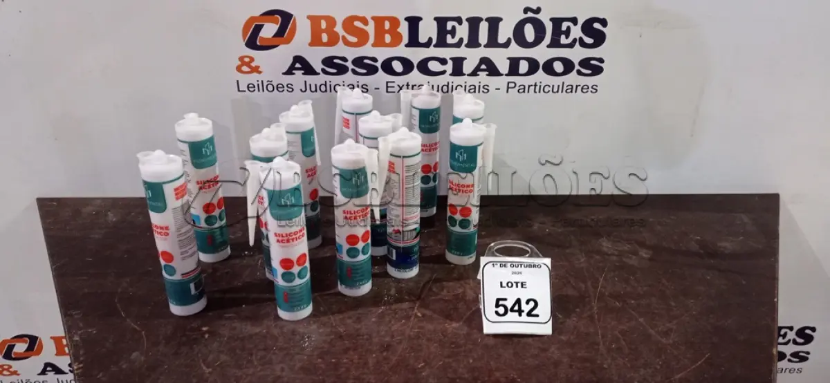 LOTE 542 - 12 UNIDADES DE SILICONE ACÉTICO INCOLOR DE 240G CADA MARCA MONUMENTAL. (NO ESTADO) ATENÇÃO! FAZER A VISITAÇÃO ANTES DE ARREMATAR, NÃO SABEMOS SE FUNCIONA, LEILÃO NÃO TEM GARANTIA E NEM DEVOLUÇÃO, SUJEITO A POSSÍVEIS AVARIAS VISÍVEIS/OCULTAS E/OU AUSÊNCIA DE COMPONENTES.
