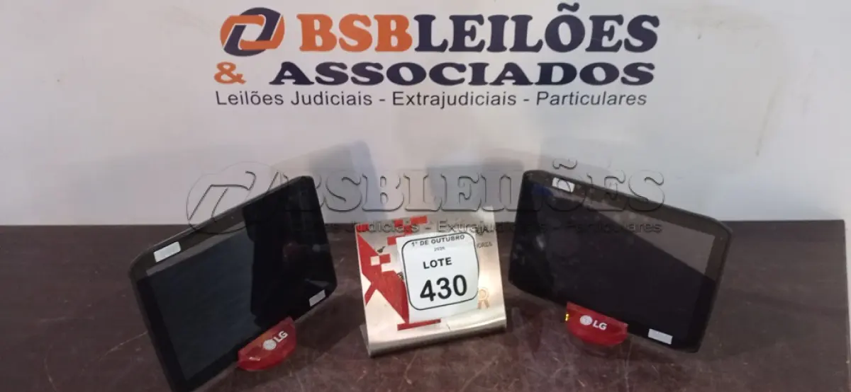 LOTE 430 - 02 TABLETS MARCA MOTOROLA E 01 IPAD APPLE SEM CARREGADOR. (NO ESTADO) ATENÇÃO! FAZER A VISITAÇÃO ANTES DE ARREMATAR, NÃO SABEMOS SE FUNCIONA, LEILÃO NÃO TEM GARANTIA E NEM DEVOLUÇÃO, SUJEITO A POSSÍVEIS AVARIAS VISÍVEIS/OCULTAS E/OU AUSÊNCIA DE COMPONENTES.