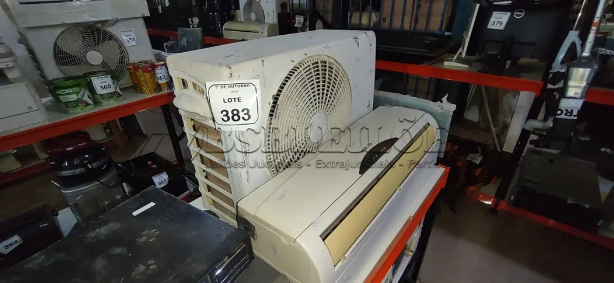 LOTE 383 - 01 AR CONDICIONADO MARCA KOMECO. (NO ESTADO) ATENÇÃO! FAZER A VISITAÇÃO ANTES DE ARREMATAR, NÃO SABEMOS SE FUNCIONA, LEILÃO NÃO TEM GARANTIA E NEM DEVOLUÇÃO, SUJEITO A POSSÍVEIS AVARIAS VISÍVEIS/OCULTAS E/OU AUSÊNCIA DE COMPONENTES.