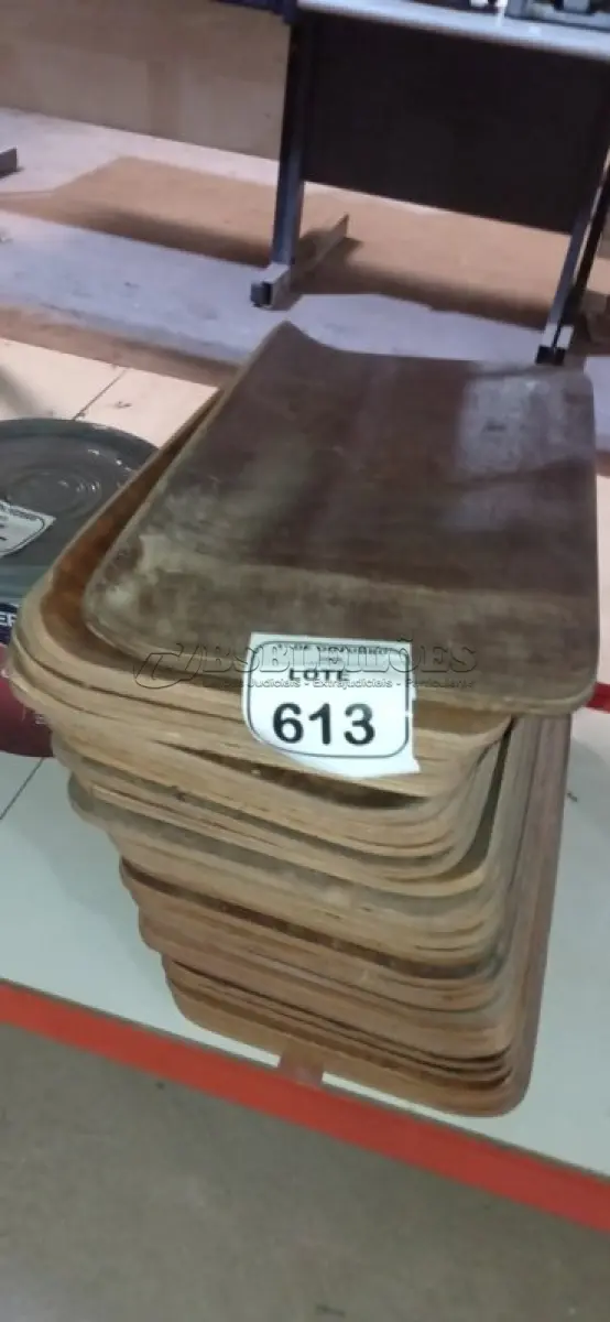 LOTE 613 - 40 PLACAS DE MADEIRA. (NO ESTADO) ATENÇÃO! FAZER A VISITAÇÃO ANTES DE ARREMATAR, NÃO SABEMOS SE FUNCIONA, LEILÃO NÃO TEM GARANTIA E NEM DEVOLUÇÃO, SUJEITO A POSSÍVEIS AVARIAS VISÍVEIS/OCULTAS E/OU AUSÊNCIA DE COMPONENTES.