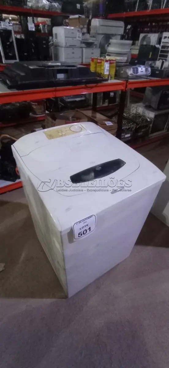 LOTE 501 - 01 MÁQUINA DE LAVAR 5KG 220V MARCA BRASTEMP. (NO ESTADO) ATENÇÃO! FAZER A VISITAÇÃO ANTES DE ARREMATAR, NÃO SABEMOS SE FUNCIONA, LEILÃO NÃO TEM GARANTIA E NEM DEVOLUÇÃO, SUJEITO A POSSÍVEIS AVARIAS VISÍVEIS/OCULTAS E/OU AUSÊNCIA DE COMPONENTES.