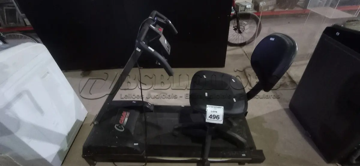 LOTE 496 - 01 ESTEIRA ERGOMÉTRICA MODELO CL 3002 220V MARCA CALOI E 01 CADEIRA GIRATÓRIA COM RODINHAS. (NO ESTADO) ATENÇÃO! FAZER A VISITAÇÃO ANTES DE ARREMATAR, NÃO SABEMOS SE FUNCIONA, LEILÃO NÃO TEM GARANTIA E NEM DEVOLUÇÃO, SUJEITO A POSSÍVEIS AVARIAS VISÍVEIS/OCULTAS E/OU AUSÊNCIA DE COMPONENTES.