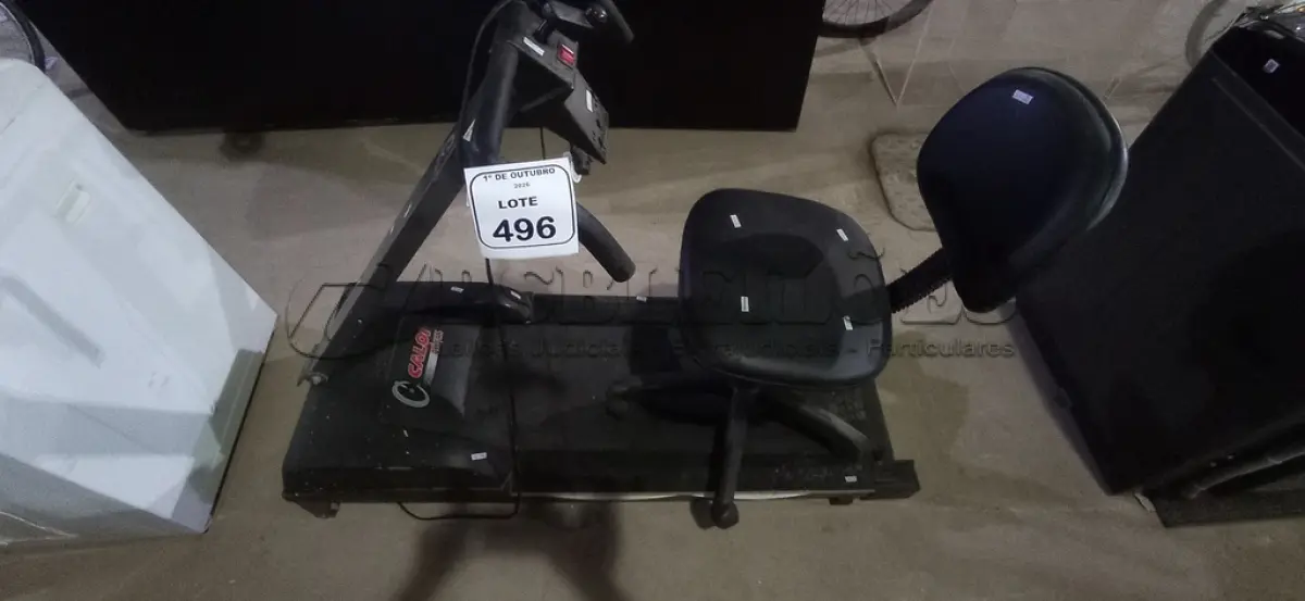 LOTE 496 - 01 ESTEIRA ERGOMÉTRICA MODELO CL 3002 220V MARCA CALOI E 01 CADEIRA GIRATÓRIA COM RODINHAS. (NO ESTADO) ATENÇÃO! FAZER A VISITAÇÃO ANTES DE ARREMATAR, NÃO SABEMOS SE FUNCIONA, LEILÃO NÃO TEM GARANTIA E NEM DEVOLUÇÃO, SUJEITO A POSSÍVEIS AVARIAS VISÍVEIS/OCULTAS E/OU AUSÊNCIA DE COMPONENTES.