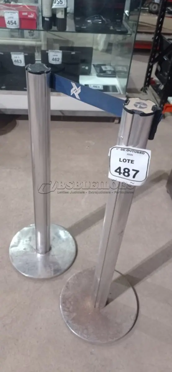 LOTE 487 - 02 ORGANIZADORAS DE FILAS COM FITA RETRÁTIL. (NO ESTADO) ATENÇÃO! FAZER A VISITAÇÃO ANTES DE ARREMATAR, NÃO SABEMOS SE FUNCIONA, LEILÃO NÃO TEM GARANTIA E NEM DEVOLUÇÃO, SUJEITO A POSSÍVEIS AVARIAS VISÍVEIS/OCULTAS E/OU AUSÊNCIA DE COMPONENTES.