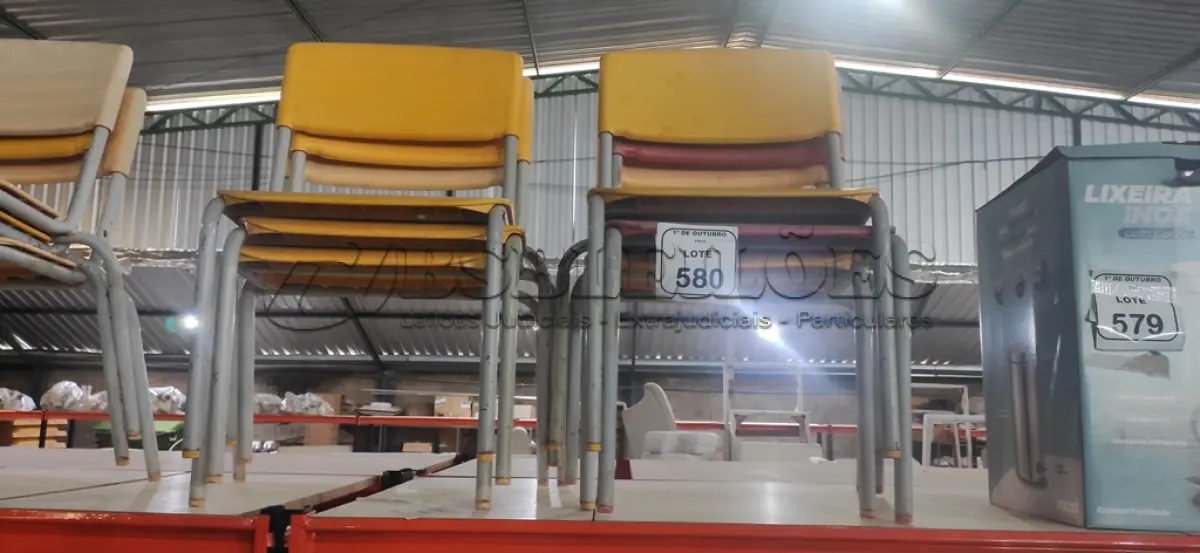 LOTE 580 - 06 CADEIRAS INFANTIS NA COR AMARELA. (NO ESTADO) ATENÇÃO! FAZER A VISITAÇÃO ANTES DE ARREMATAR, NÃO SABEMOS SE FUNCIONA, LEILÃO NÃO TEM GARANTIA E NEM DEVOLUÇÃO, SUJEITO A POSSÍVEIS AVARIAS VISÍVEIS/OCULTAS E/OU AUSÊNCIA DE COMPONENTES.