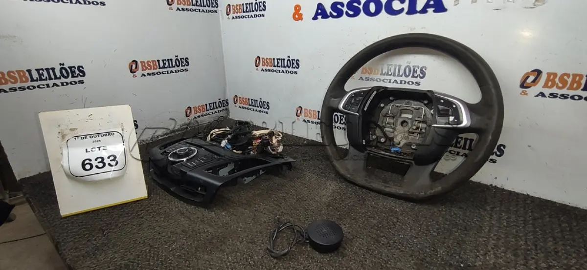 LOTE 633 - 01 VOLANTE CITRÖEN C4 LOUNGE E 01 MULTIMÍDIA FORD FOCUS 2014-2016 C/ DEFEITO. (NO ESTADO) ATENÇÃO! FAZER A VISITAÇÃO ANTES DE ARREMATAR, NÃO SABEMOS SE FUNCIONA, LEILÃO NÃO TEM GARANTIA E NEM DEVOLUÇÃO, SUJEITO A POSSÍVEIS AVARIAS VISÍVEIS/OCULTAS E/OU AUSÊNCIA DE COMPONENTES.