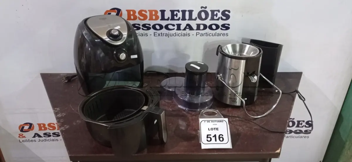 LOTE 516 - 01 MÁQUINA DE FAZER SUCO MARCA MALLORY E 01 AIR FRYER MARCA PHILCO. (NO ESTADO) ATENÇÃO! FAZER A VISITAÇÃO ANTES DE ARREMATAR, NÃO SABEMOS SE FUNCIONA, LEILÃO NÃO TEM GARANTIA E NEM DEVOLUÇÃO, SUJEITO A POSSÍVEIS AVARIAS VISÍVEIS/OCULTAS E/OU AUSÊNCIA DE COMPONENTES.