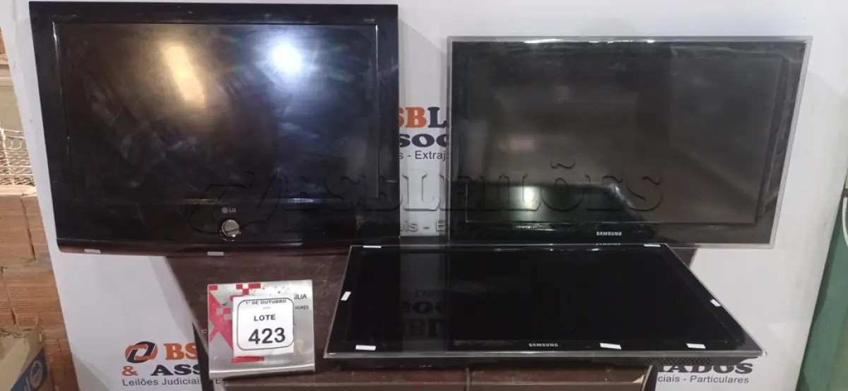 LOTE 423 - 03 TVS DE MARCAS E MODELOS DIVERSOS PARA RETIRADA DE PEÇAS. (NO ESTADO) ATENÇÃO! FAZER A VISITAÇÃO ANTES DE ARREMATAR, NÃO SABEMOS SE FUNCIONA, LEILÃO NÃO TEM GARANTIA E NEM DEVOLUÇÃO, SUJEITO A POSSÍVEIS AVARIAS VISÍVEIS/OCULTAS E/OU AUSÊNCIA DE COMPONENTES.