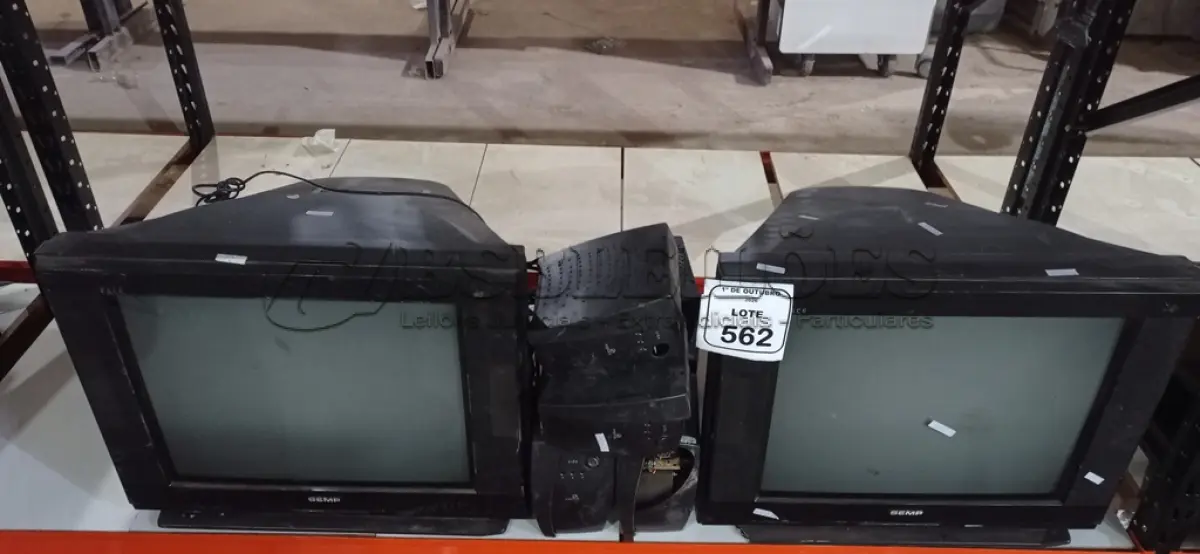 LOTE 562 - 02 TVS DE TUBO E 05 ESTABILIZADORES DE MARCAS E MODELOS DIVERSOS. (NO ESTADO) ATENÇÃO! FAZER A VISITAÇÃO ANTES DE ARREMATAR, NÃO SABEMOS SE FUNCIONA, LEILÃO NÃO TEM GARANTIA E NEM DEVOLUÇÃO, SUJEITO A POSSÍVEIS AVARIAS VISÍVEIS/OCULTAS E/OU AUSÊNCIA DE COMPONENTES.