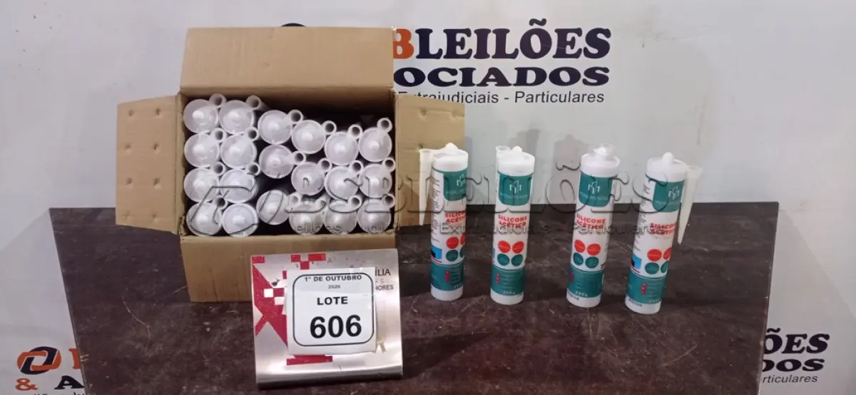 LOTE 606 - 24 SILICONES ACÉTICO INCOLOR DE 240G CADA MARCA MONUMENTAL. (NO ESTADO) ATENÇÃO! FAZER A VISITAÇÃO ANTES DE ARREMATAR, NÃO SABEMOS SE FUNCIONA, LEILÃO NÃO TEM GARANTIA E NEM DEVOLUÇÃO, SUJEITO A POSSÍVEIS AVARIAS VISÍVEIS/OCULTAS E/OU AUSÊNCIA DE COMPONENTES.