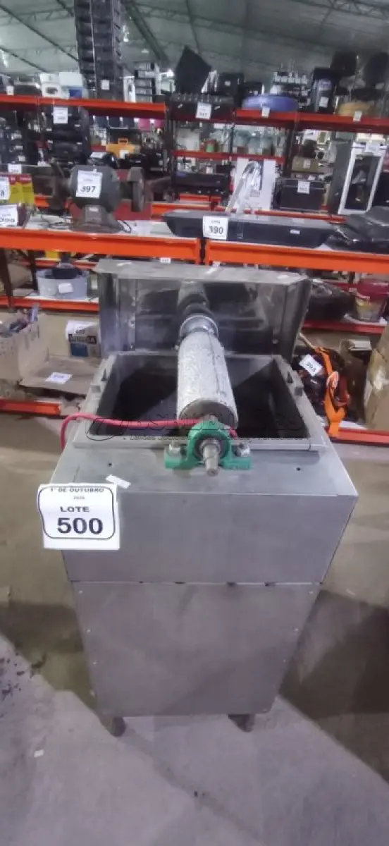LOTE 500 - 01 MÁQUINA DE LAVAR MILHO ARTESANAL. (NO ESTADO) ATENÇÃO! FAZER A VISITAÇÃO ANTES DE ARREMATAR, NÃO SABEMOS SE FUNCIONA, LEILÃO NÃO TEM GARANTIA E NEM DEVOLUÇÃO, SUJEITO A POSSÍVEIS AVARIAS VISÍVEIS/OCULTAS E/OU AUSÊNCIA DE COMPONENTES.