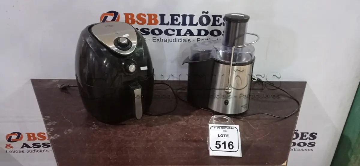 LOTE 516 - 01 MÁQUINA DE FAZER SUCO MARCA MALLORY E 01 AIR FRYER MARCA PHILCO. (NO ESTADO) ATENÇÃO! FAZER A VISITAÇÃO ANTES DE ARREMATAR, NÃO SABEMOS SE FUNCIONA, LEILÃO NÃO TEM GARANTIA E NEM DEVOLUÇÃO, SUJEITO A POSSÍVEIS AVARIAS VISÍVEIS/OCULTAS E/OU AUSÊNCIA DE COMPONENTES.