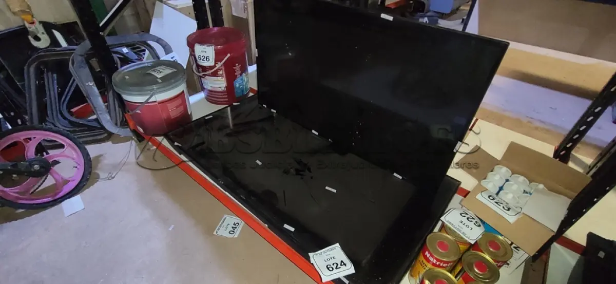LOTE 624 - 01 TV DE 49’’ MARCA SAMSUNG E 01 TV 43’’ MARCA LG. (NO ESTADO) ATENÇÃO! FAZER A VISITAÇÃO ANTES DE ARREMATAR, NÃO SABEMOS SE FUNCIONA, LEILÃO NÃO TEM GARANTIA E NEM DEVOLUÇÃO, SUJEITO A POSSÍVEIS AVARIAS VISÍVEIS/OCULTAS E/OU AUSÊNCIA DE COMPONENTES.