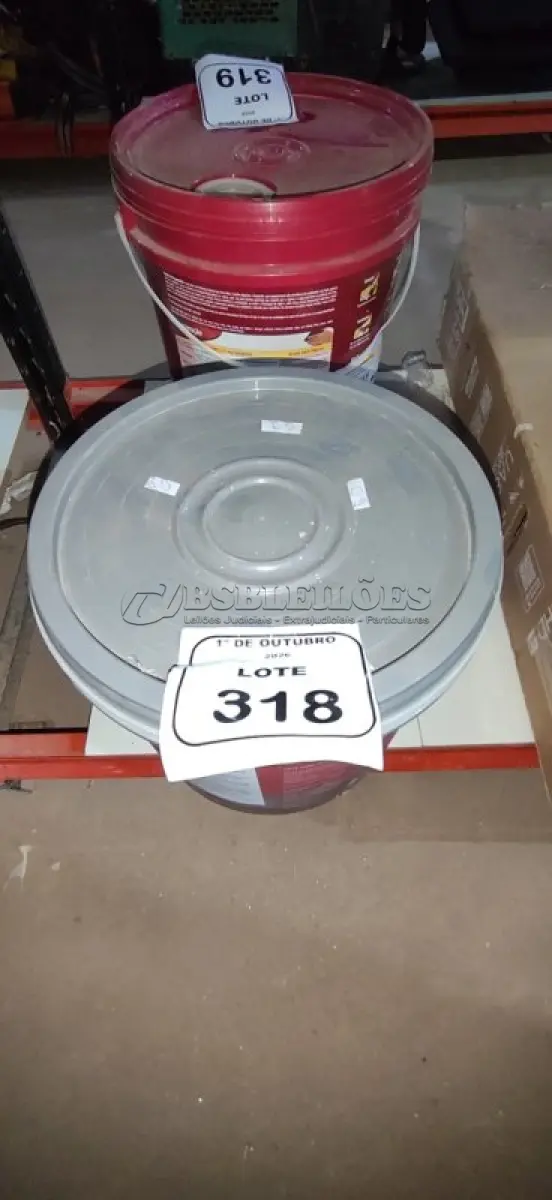 LOTE 318 - 01 BALDE DE TINTA PVA NA COR AREIA DE 16L MARCA MISTERLAR. (NO ESTADO) ATENÇÃO! FAZER A VISITAÇÃO ANTES DE ARREMATAR, NÃO SABEMOS SE FUNCIONA, LEILÃO NÃO TEM GARANTIA E NEM DEVOLUÇÃO, SUJEITO A POSSÍVEIS AVARIAS VISÍVEIS/OCULTAS E/OU AUSÊNCIA DE COMPONENTES.