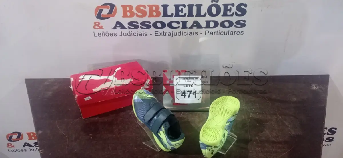 LOTE 471 - 01 CHUTEIRA PUMA INFANTIL FUTURE VERDE VELCRO TAM 30. (NO ESTADO) ATENÇÃO! FAZER A VISITAÇÃO ANTES DE ARREMATAR, NÃO SABEMOS SE FUNCIONA, LEILÃO NÃO TEM GARANTIA E NEM DEVOLUÇÃO, SUJEITO A POSSÍVEIS AVARIAS VISÍVEIS/OCULTAS E/OU AUSÊNCIA DE COMPONENTES.