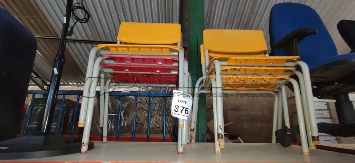 LOTE 376 - 06 CADEIRAS INFANTIS NAS CORES AMARELA E VERMELHA. (NO ESTADO) ATENÇÃO! FAZER A VISITAÇÃO ANTES DE ARREMATAR, NÃO SABEMOS SE FUNCIONA, LEILÃO NÃO TEM GARANTIA E NEM DEVOLUÇÃO, SUJEITO A POSSÍVEIS AVARIAS VISÍVEIS/OCULTAS E/OU AUSÊNCIA DE COMPONENTES.