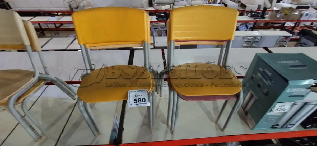LOTE 580 - 06 CADEIRAS INFANTIS NA COR AMARELA. (NO ESTADO) ATENÇÃO! FAZER A VISITAÇÃO ANTES DE ARREMATAR, NÃO SABEMOS SE FUNCIONA, LEILÃO NÃO TEM GARANTIA E NEM DEVOLUÇÃO, SUJEITO A POSSÍVEIS AVARIAS VISÍVEIS/OCULTAS E/OU AUSÊNCIA DE COMPONENTES.