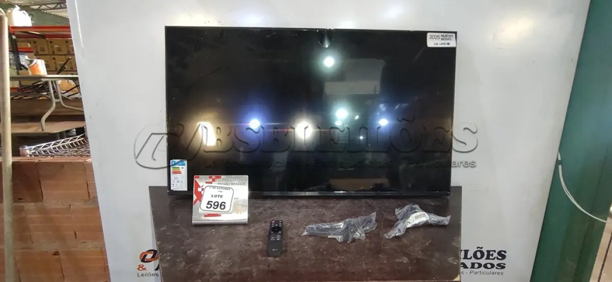 LOTE 596 - 01 TV 50’’ MARCA LG. (NO ESTADO) ATENÇÃO! FAZER A VISITAÇÃO ANTES DE ARREMATAR, NÃO SABEMOS SE FUNCIONA, LEILÃO NÃO TEM GARANTIA E NEM DEVOLUÇÃO, SUJEITO A POSSÍVEIS AVARIAS VISÍVEIS/OCULTAS E/OU AUSÊNCIA DE COMPONENTES.