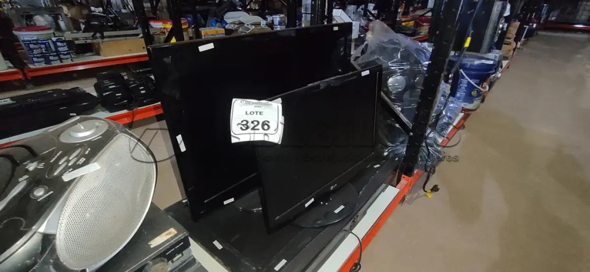 LOTE 326 - 03 TVS DE MARCAS E MODELOS DIVERSOS PARA RETIRADA DE PEÇAS. (NO ESTADO) ATENÇÃO! FAZER A VISITAÇÃO ANTES DE ARREMATAR, NÃO SABEMOS SE FUNCIONA, LEILÃO NÃO TEM GARANTIA E NEM DEVOLUÇÃO, SUJEITO A POSSÍVEIS AVARIAS VISÍVEIS/OCULTAS E/OU AUSÊNCIA DE COMPONENTES.