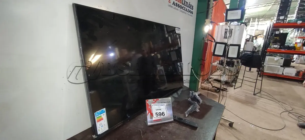 LOTE 596 - 01 TV 50’’ MARCA LG. (NO ESTADO) ATENÇÃO! FAZER A VISITAÇÃO ANTES DE ARREMATAR, NÃO SABEMOS SE FUNCIONA, LEILÃO NÃO TEM GARANTIA E NEM DEVOLUÇÃO, SUJEITO A POSSÍVEIS AVARIAS VISÍVEIS/OCULTAS E/OU AUSÊNCIA DE COMPONENTES.
