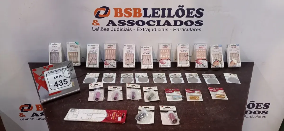 LOTE 435 - 01 LOTE COM UTENSÍLIOS DE HIGIENE E CUIDADOS PESSOAIS DIVERSOS. (NO ESTADO) ATENÇÃO! FAZER A VISITAÇÃO ANTES DE ARREMATAR, NÃO SABEMOS SE FUNCIONA, LEILÃO NÃO TEM GARANTIA E NEM DEVOLUÇÃO, SUJEITO A POSSÍVEIS AVARIAS VISÍVEIS/OCULTAS E/OU AUSÊNCIA DE COMPONENTES.