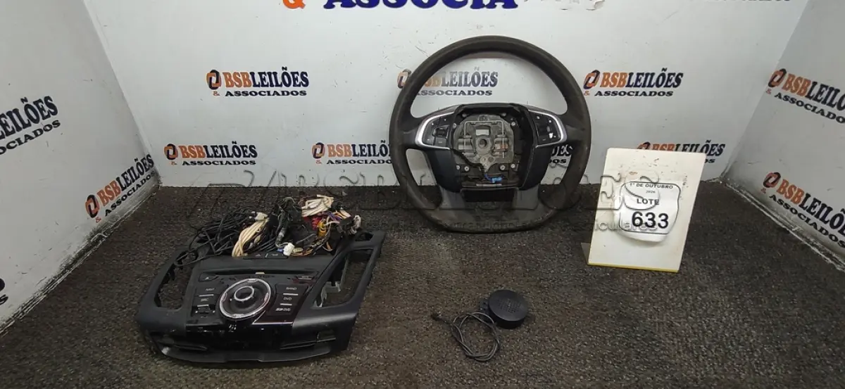 LOTE 633 - 01 VOLANTE CITRÖEN C4 LOUNGE E 01 MULTIMÍDIA FORD FOCUS 2014-2016 C/ DEFEITO. (NO ESTADO) ATENÇÃO! FAZER A VISITAÇÃO ANTES DE ARREMATAR, NÃO SABEMOS SE FUNCIONA, LEILÃO NÃO TEM GARANTIA E NEM DEVOLUÇÃO, SUJEITO A POSSÍVEIS AVARIAS VISÍVEIS/OCULTAS E/OU AUSÊNCIA DE COMPONENTES.