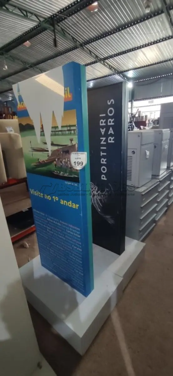 LOTE 199 - 02 PAINÉIS EXPOSITORES DE BANNER. (NO ESTADO) ATENÇÃO! FAZER A VISITAÇÃO ANTES DE ARREMATAR, NÃO SABEMOS SE FUNCIONA, LEILÃO NÃO TEM GARANTIA E NEM DEVOLUÇÃO, SUJEITO A POSSÍVEIS AVARIAS VISÍVEIS/OCULTAS E/OU AUSÊNCIA DE COMPONENTES.