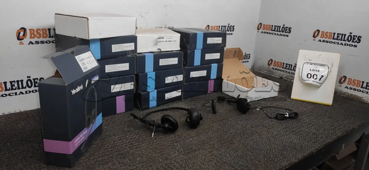 LOTE 007 - 15 HEADSETS DE MARCAS DIVERSAS. (NO ESTADO) ATENÇÃO! FAZER A VISITAÇÃO ANTES DE ARREMATAR, NÃO SABEMOS SE FUNCIONA, LEILÃO NÃO TEM GARANTIA E NEM DEVOLUÇÃO, SUJEITO A POSSÍVEIS AVARIAS VISÍVEIS/OCULTAS E/OU AUSÊNCIA DE COMPONENTES.