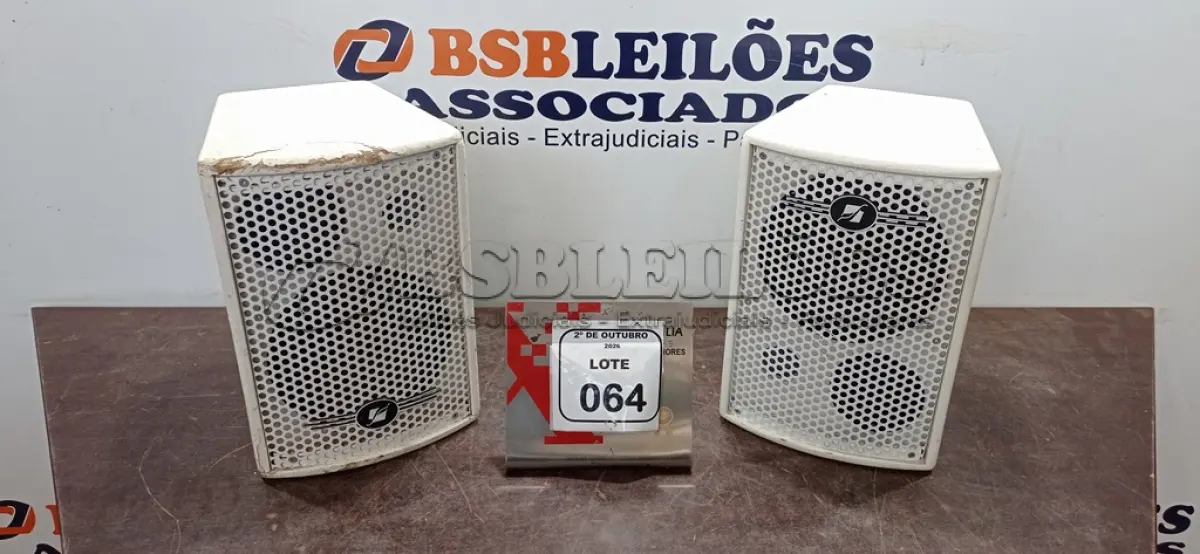 LOTE 064 - 02 CAIXAS DE SOM AMBIENTE PASSIVA MODELO OS 300 MARCA FRAHM. (NO ESTADO) ATENÇÃO! FAZER A VISITAÇÃO ANTES DE ARREMATAR, NÃO SABEMOS SE FUNCIONA, LEILÃO NÃO TEM GARANTIA E NEM DEVOLUÇÃO, SUJEITO A POSSÍVEIS AVARIAS VISÍVEIS/OCULTAS E/OU AUSÊNCIA DE COMPONENTES.