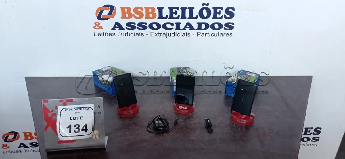 LOTE 134 - 03 CELULARES MODELO LUMIA 625 MARCA NOKIA. (NO ESTADO) ATENÇÃO! FAZER A VISITAÇÃO ANTES DE ARREMATAR, NÃO SABEMOS SE FUNCIONA, LEILÃO NÃO TEM GARANTIA E NEM DEVOLUÇÃO, SUJEITO A POSSÍVEIS AVARIAS VISÍVEIS/OCULTAS E/OU AUSÊNCIA DE COMPONENTES.