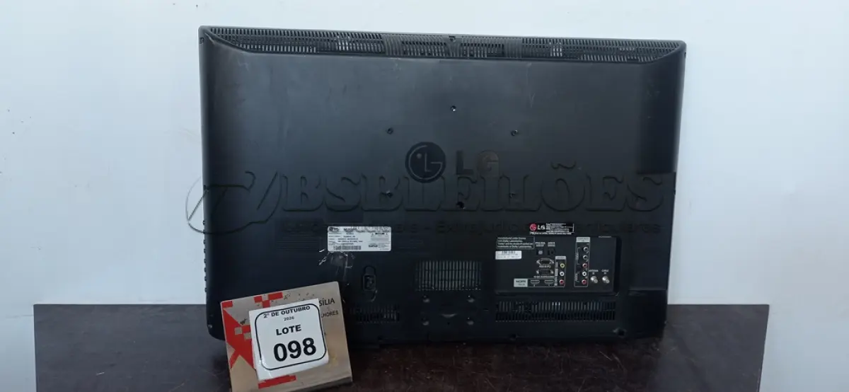 LOTE 098 - 01 TV DE 32’’ MARCA LG. (NO ESTADO) ATENÇÃO! FAZER A VISITAÇÃO ANTES DE ARREMATAR, NÃO SABEMOS SE FUNCIONA, LEILÃO NÃO TEM GARANTIA E NEM DEVOLUÇÃO, SUJEITO A POSSÍVEIS AVARIAS VISÍVEIS/OCULTAS E/OU AUSÊNCIA DE COMPONENTES.