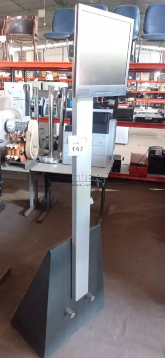 LOTE 147 - 01 TOTEM DE AUTOATENDIMENTO. (NO ESTADO) ATENÇÃO! FAZER A VISITAÇÃO ANTES DE ARREMATAR, NÃO SABEMOS SE FUNCIONA, LEILÃO NÃO TEM GARANTIA E NEM DEVOLUÇÃO, SUJEITO A POSSÍVEIS AVARIAS VISÍVEIS/OCULTAS E/OU AUSÊNCIA DE COMPONENTES.