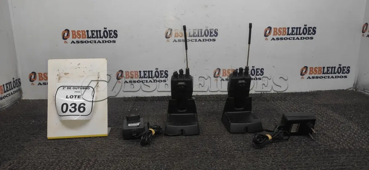 LOTE 036 - 02 RÁDIOS COMUNICADORES COM BASE DE CARREGADOR MARCA VÓRTEX STANDARD. (NO ESTADO) ATENÇÃO! FAZER A VISITAÇÃO ANTES DE ARREMATAR, NÃO SABEMOS SE FUNCIONA, LEILÃO NÃO TEM GARANTIA E NEM DEVOLUÇÃO, SUJEITO A POSSÍVEIS AVARIAS VISÍVEIS/OCULTAS E/OU AUSÊNCIA DE COMPONENTES.